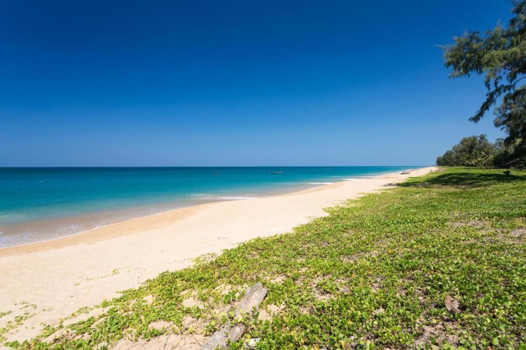 Royal Lee Resort And Spa Nai Yang Luaran gambar