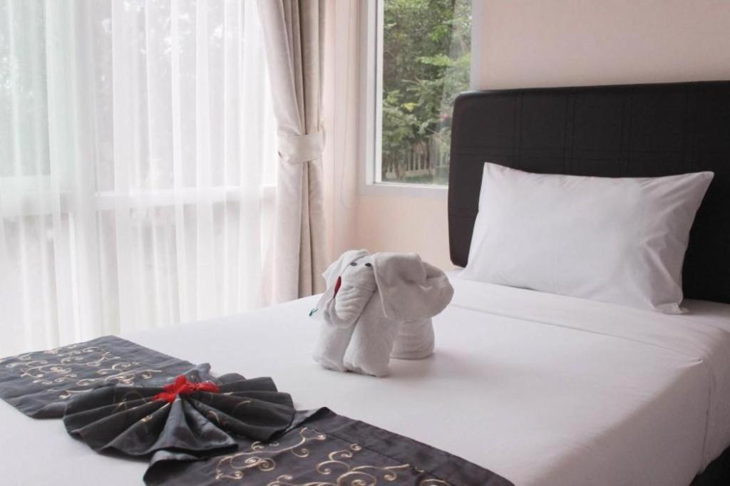 Royal Lee Resort And Spa Nai Yang Luaran gambar