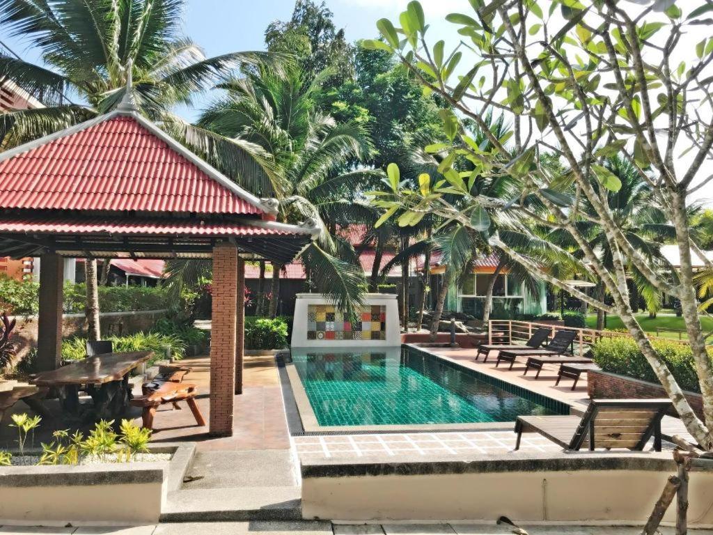 Royal Lee Resort And Spa Nai Yang Luaran gambar
