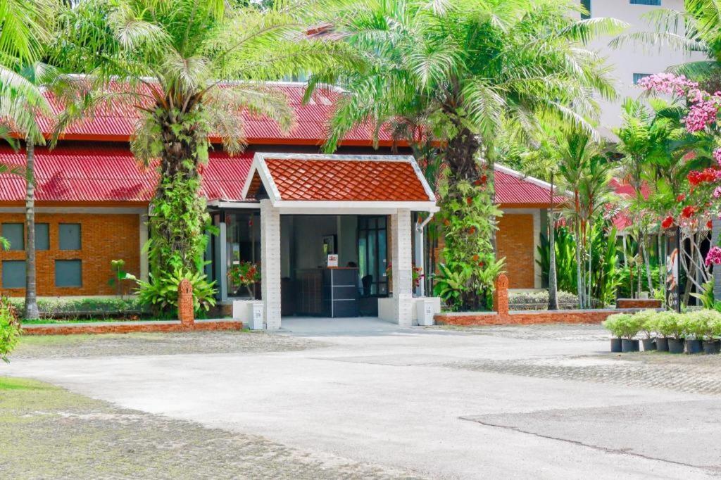 Royal Lee Resort And Spa Nai Yang Luaran gambar