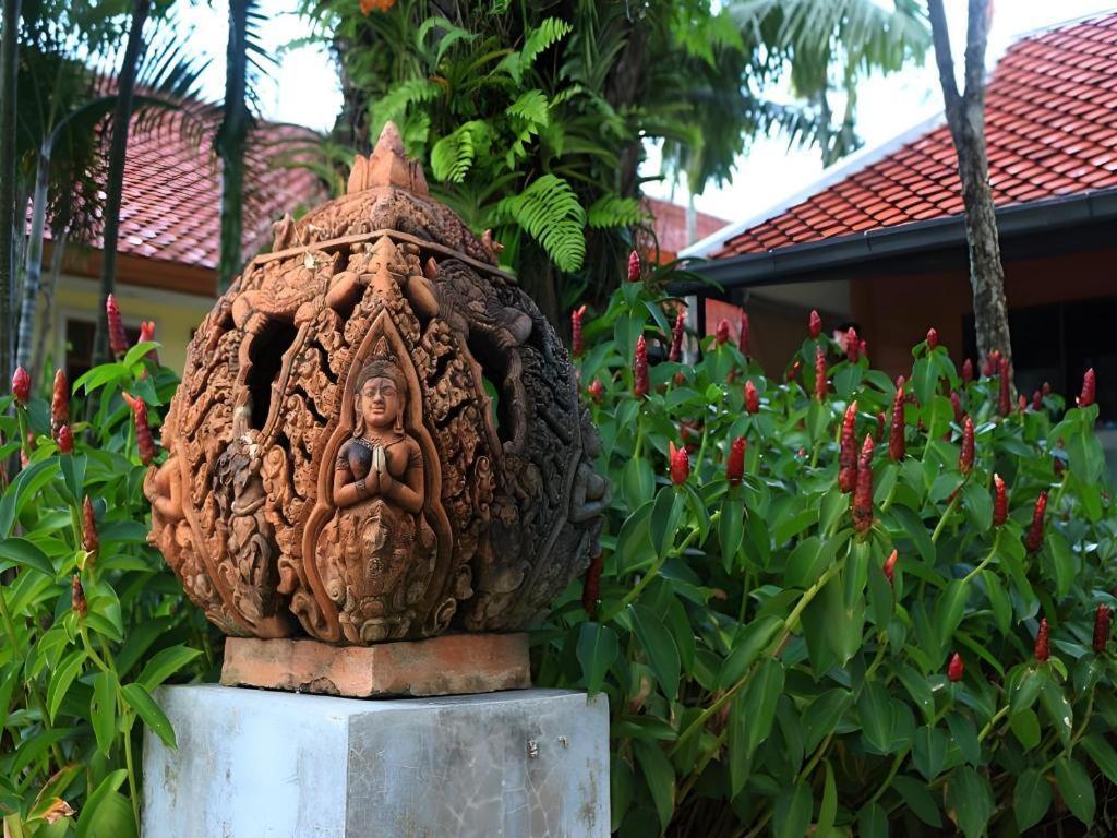 Royal Lee Resort And Spa Nai Yang Luaran gambar