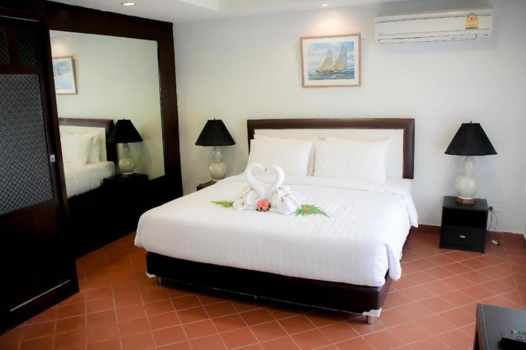 Royal Lee Resort And Spa Nai Yang Luaran gambar