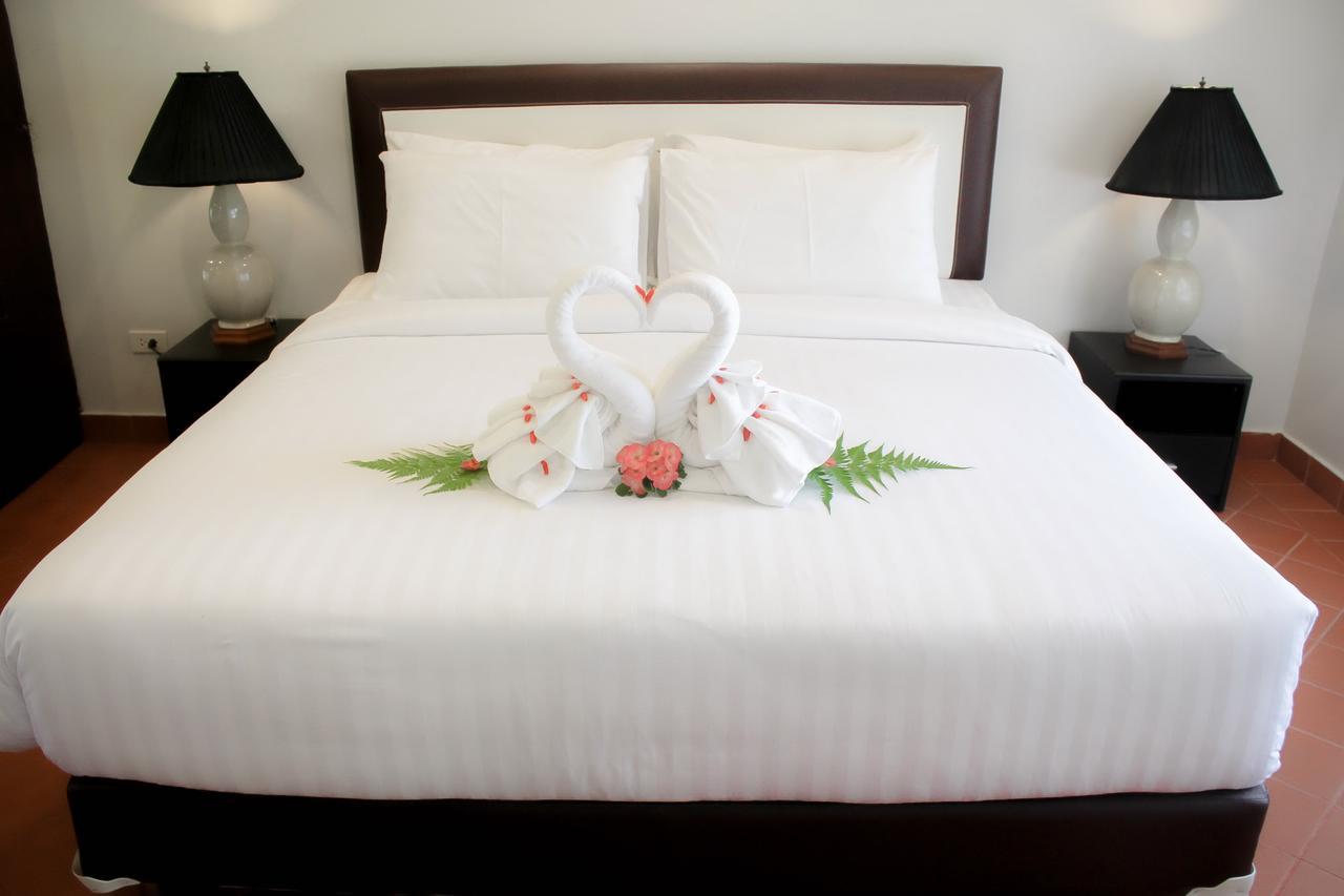 Royal Lee Resort And Spa Nai Yang Luaran gambar