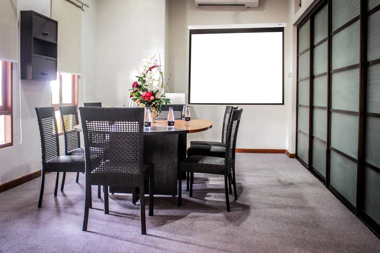 Royal Lee Resort And Spa Nai Yang Luaran gambar
